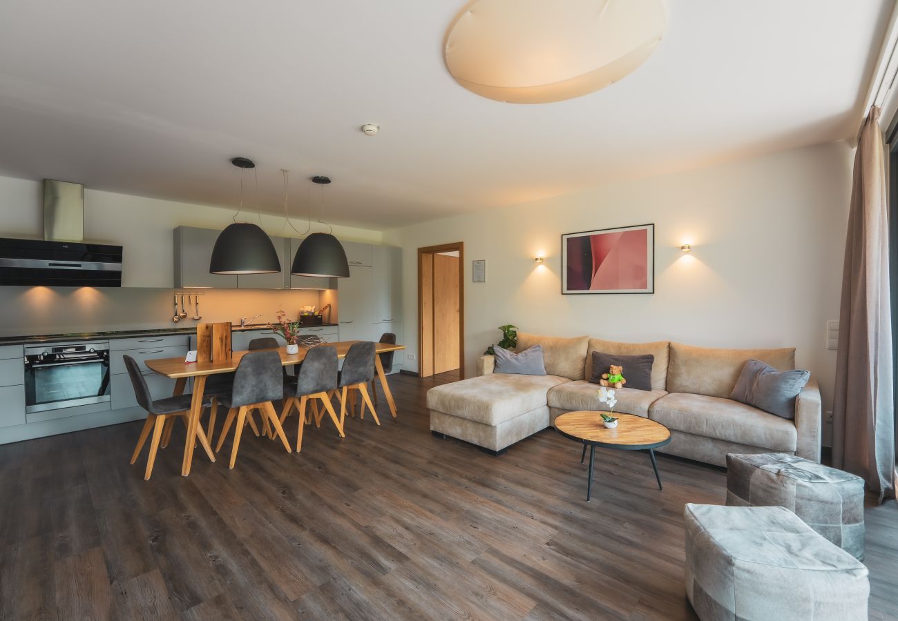 Ferienwohnung in Zell am See - SR, Top 4 - Ap. 87m² mit 2 SZ, Terrasse 50m² Ferienwohnung in Zell am See - SR, Top 4 - Ap. 87m² mit 2 SZ, Terrasse 50m²