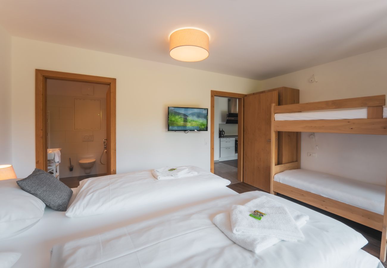 Ferienwohnung in Zell am See - SR, Top 4 - Ap. 87m² mit 2 SZ, Terrasse 50m² Ferienwohnung in Zell am See - SR, Top 4 - Ap. 87m² mit 2 SZ, Terrasse 50m²