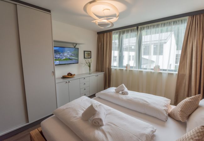 Ferienwohnung in Zell am See - SR, Top 13 - Ap. 100m² mit 3 SZ, Balkon 11m² Ferienwohnung in Zell am See - SR, Top 13 - Ap. 100m² mit 3 SZ, Balkon 11m²