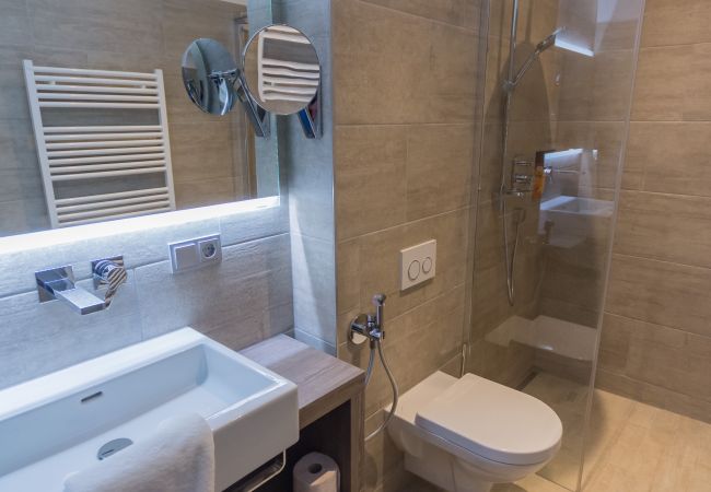 Ferienwohnung in Zell am See - SR, Top 13 - Ap. 100m² mit 3 SZ, Balkon 11m² Ferienwohnung in Zell am See - SR, Top 13 - Ap. 100m² mit 3 SZ, Balkon 11m²