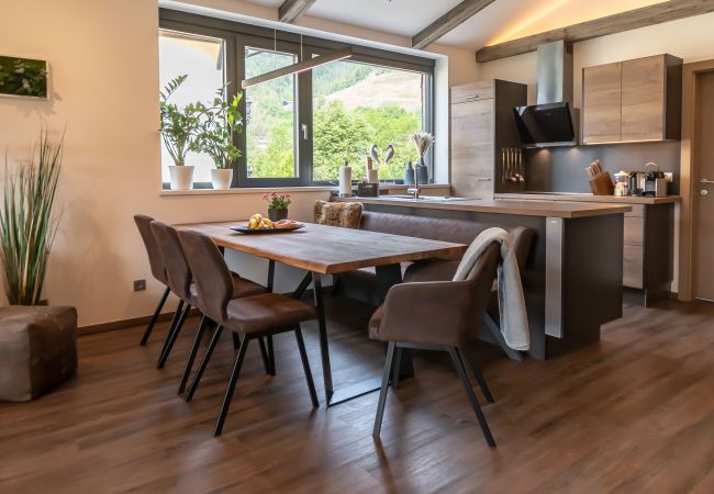 Ferienwohnung in Zell am See - SR, Top 13 - Ap. 100m² mit 3 SZ, Balkon 11m² Ferienwohnung in Zell am See - SR, Top 13 - Ap. 100m² mit 3 SZ, Balkon 11m²