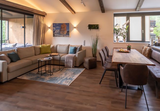 Ferienwohnung in Zell am See - SR, Top 13 - Ap. 100m² mit 3 SZ, Balkon 11m² Ferienwohnung in Zell am See - SR, Top 13 - Ap. 100m² mit 3 SZ, Balkon 11m²