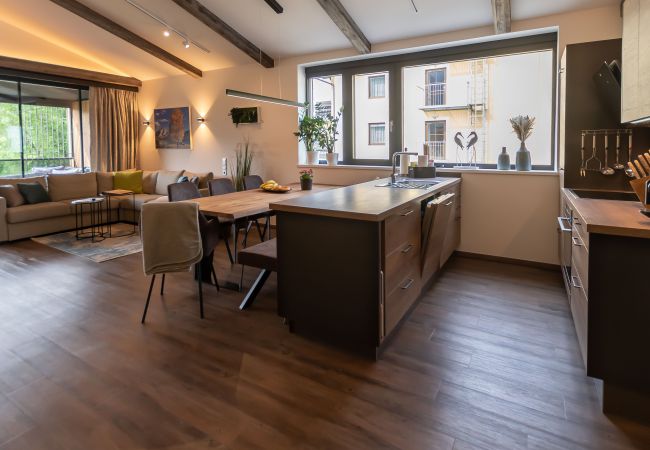 Ferienwohnung in Zell am See - SR, Top 13 - Ap. 100m² mit 3 SZ, Balkon 11m² Ferienwohnung in Zell am See - SR, Top 13 - Ap. 100m² mit 3 SZ, Balkon 11m²