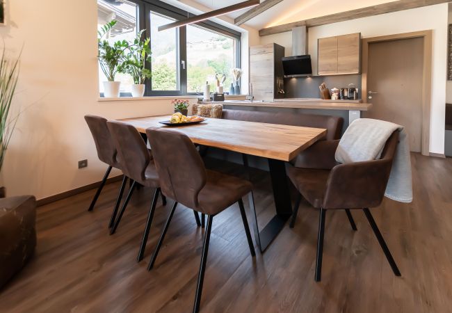 Ferienwohnung in Zell am See - SR, Top 13 - Ap. 100m² mit 3 SZ, Balkon 11m² Ferienwohnung in Zell am See - SR, Top 13 - Ap. 100m² mit 3 SZ, Balkon 11m²