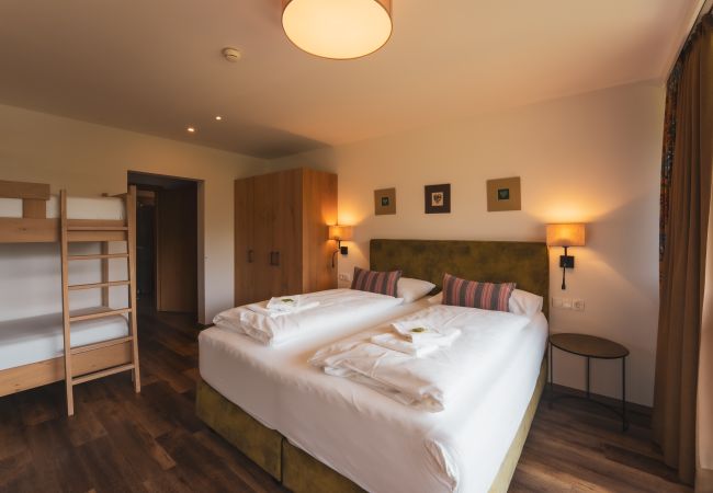 Ferienwohnung in Zell am See - SR, Top 14 - Ap. 87m² mit 2 SZ, Balkon 18m² Ferienwohnung in Zell am See - SR, Top 14 - Ap. 87m² mit 2 SZ, Balkon 18m²