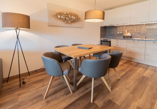 Ferienwohnung in Zell am See - SR, Top 16 - Ap. 67m² mit 2 SZ, Balkon 9m² Ferienwohnung in Zell am See - SR, Top 16 - Ap. 67m² mit 2 SZ, Balkon 9m²
